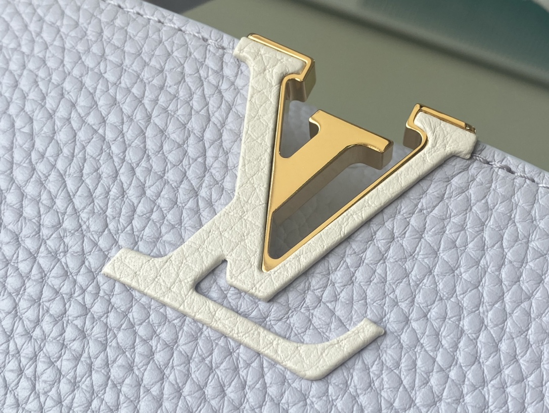 Louis Vuitton Capucines Mini Handbag in Light Violet - Image 7