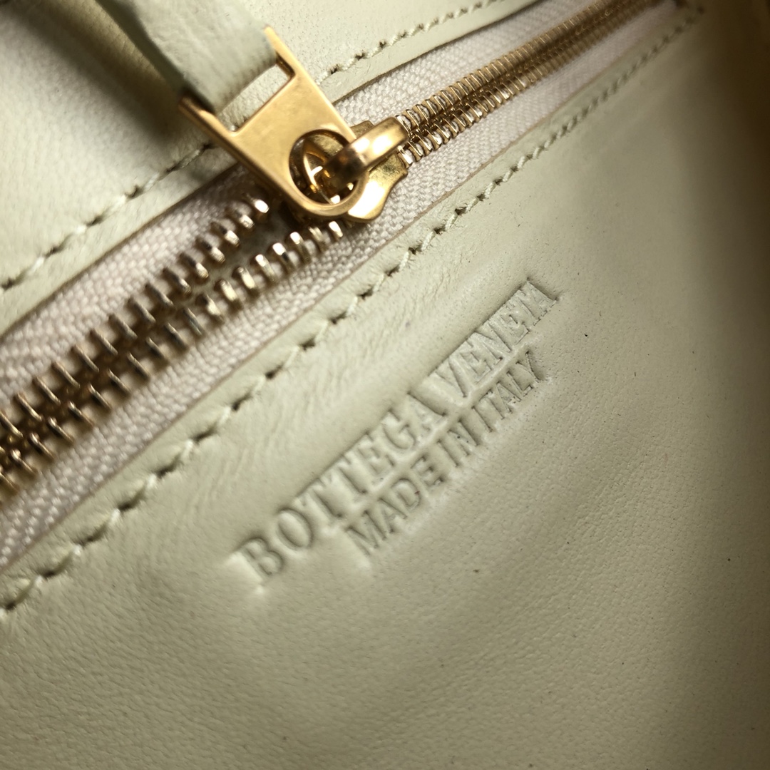 Bottega Veneta Woven Messenger Bag - Image 8