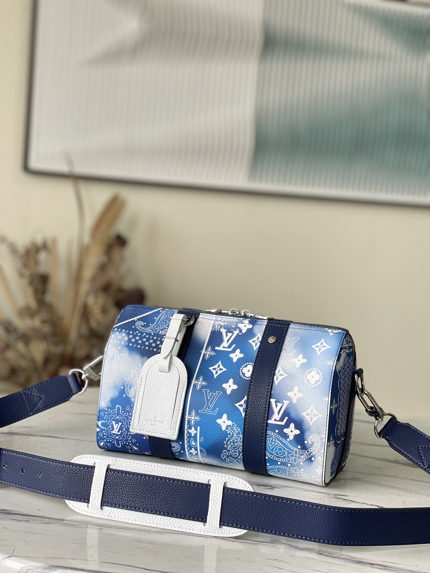 db9bf2_06a037331710486a83bf0e0ee0e3143cmv2.jpg Louis Vuitton Bag - Image 1