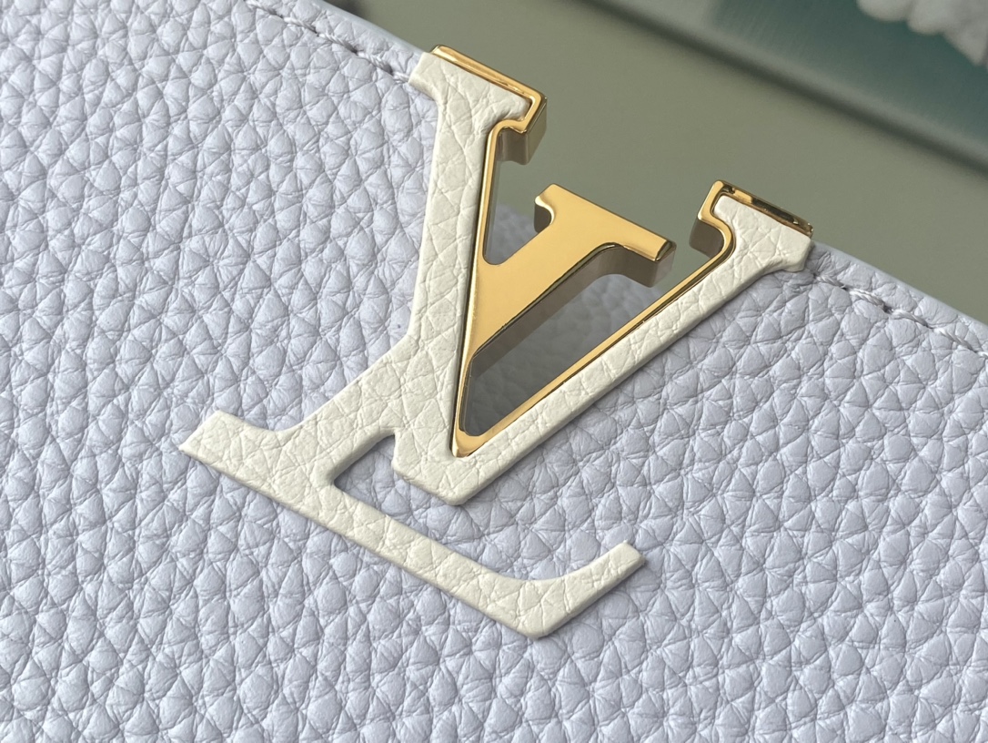 Louis Vuitton Capucines BB Small Handbag in Light Violet - Image 6