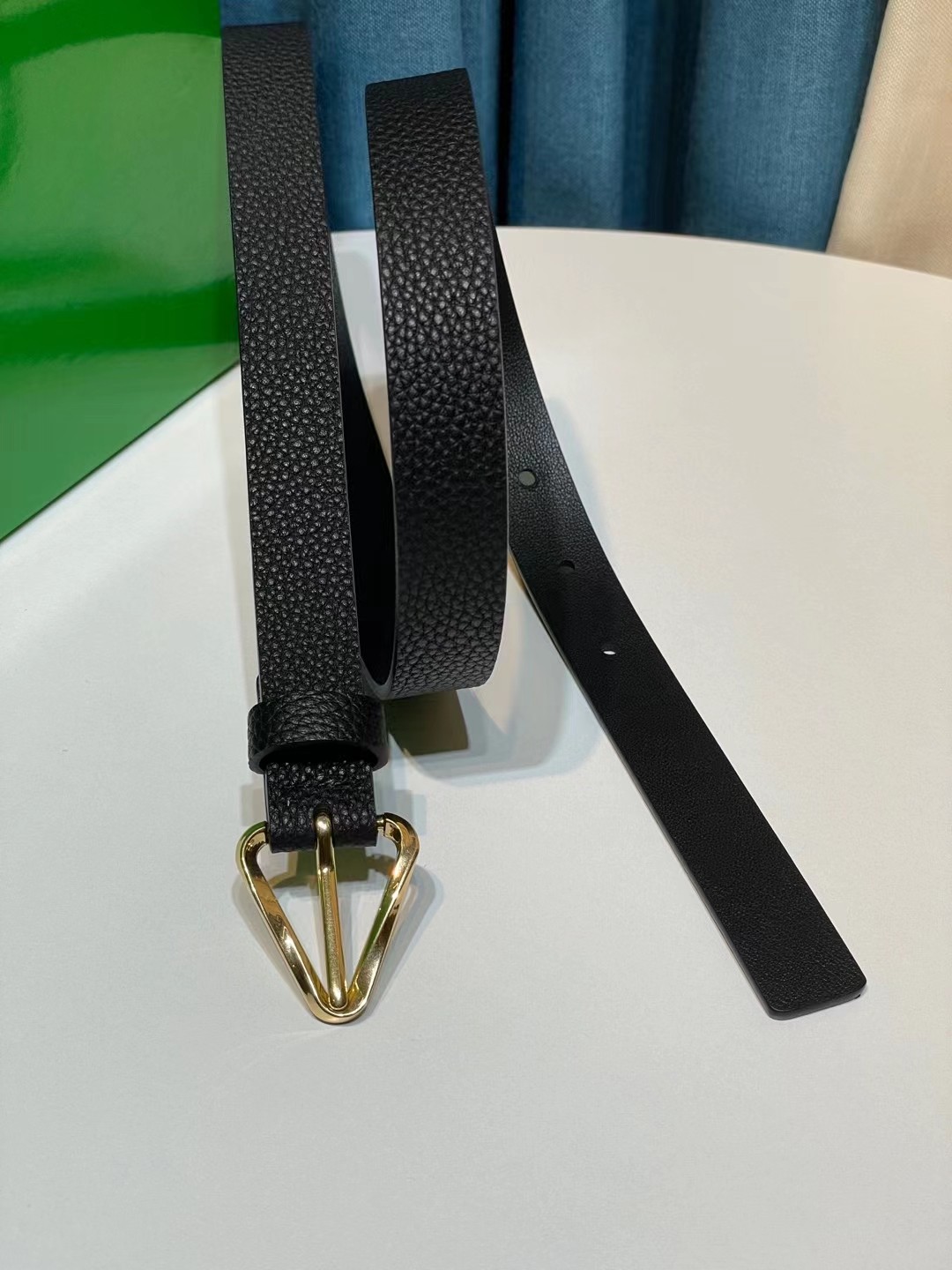 db9bf2_0ca9f39f7e8e498c8a39f31d25b60b29mv2.jpg Bottega Veneta - Image 1