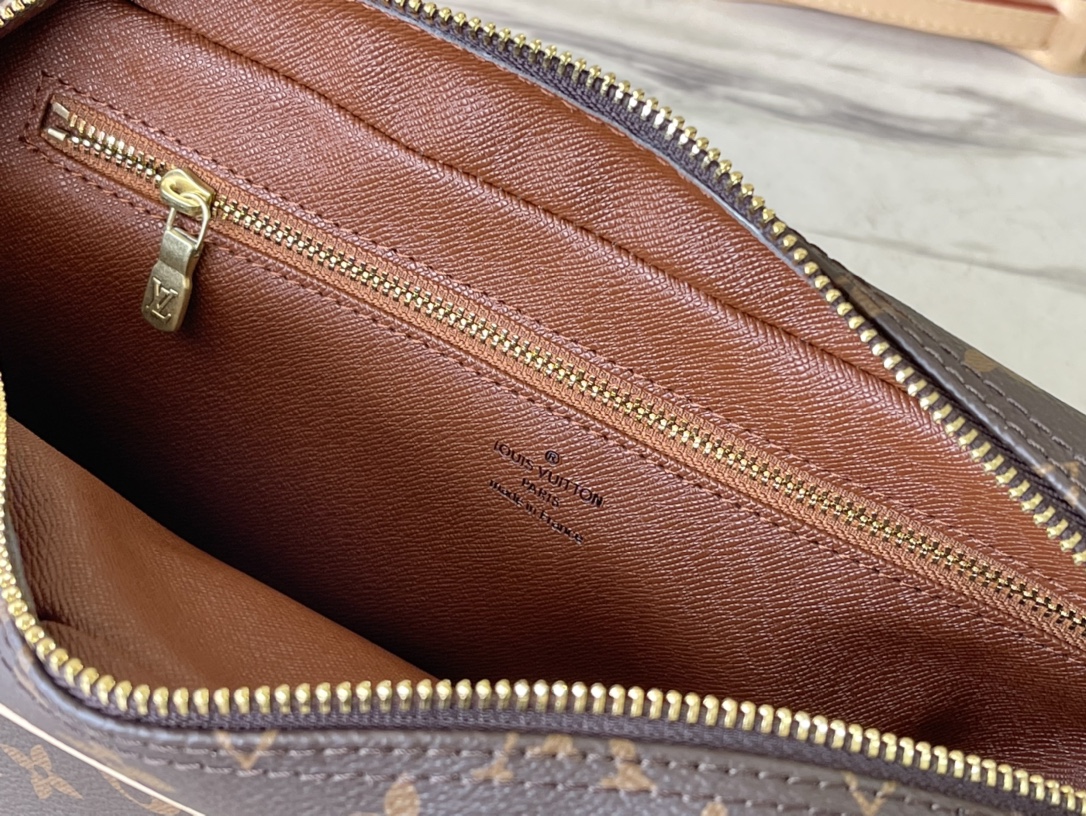 Louis Vuitton Medium Messenger Bag in Monogram Canvas - Image 9