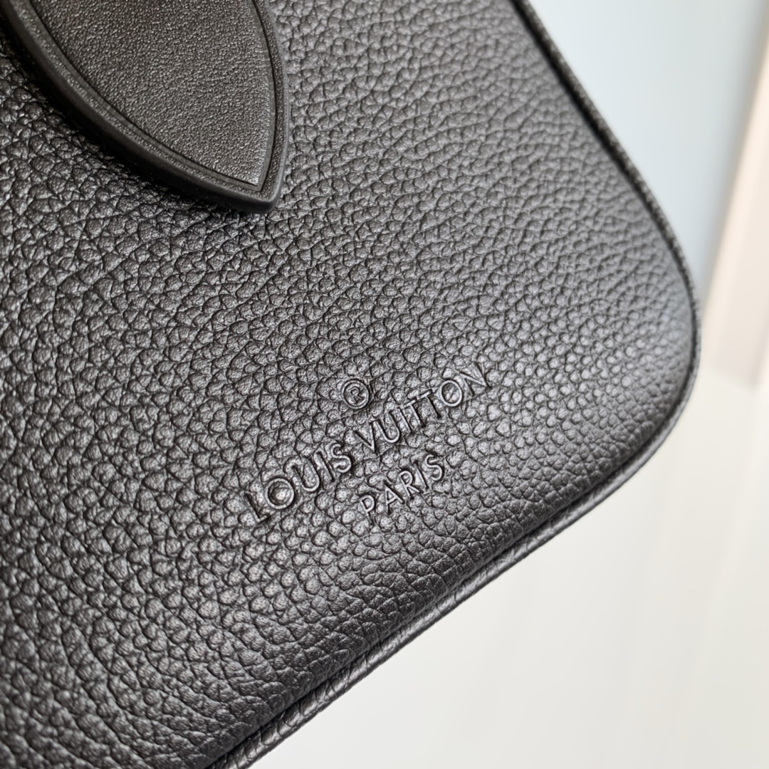 Louis Vuitton Black Bandoulière 20 Bag - Image 6