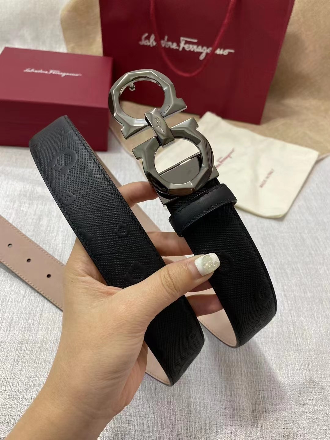 db9bf2_0d8313c3d4404488899dedafd7716cf2mv2.jpg Ferragamo Logo Buckle Leather Belt - Image 1