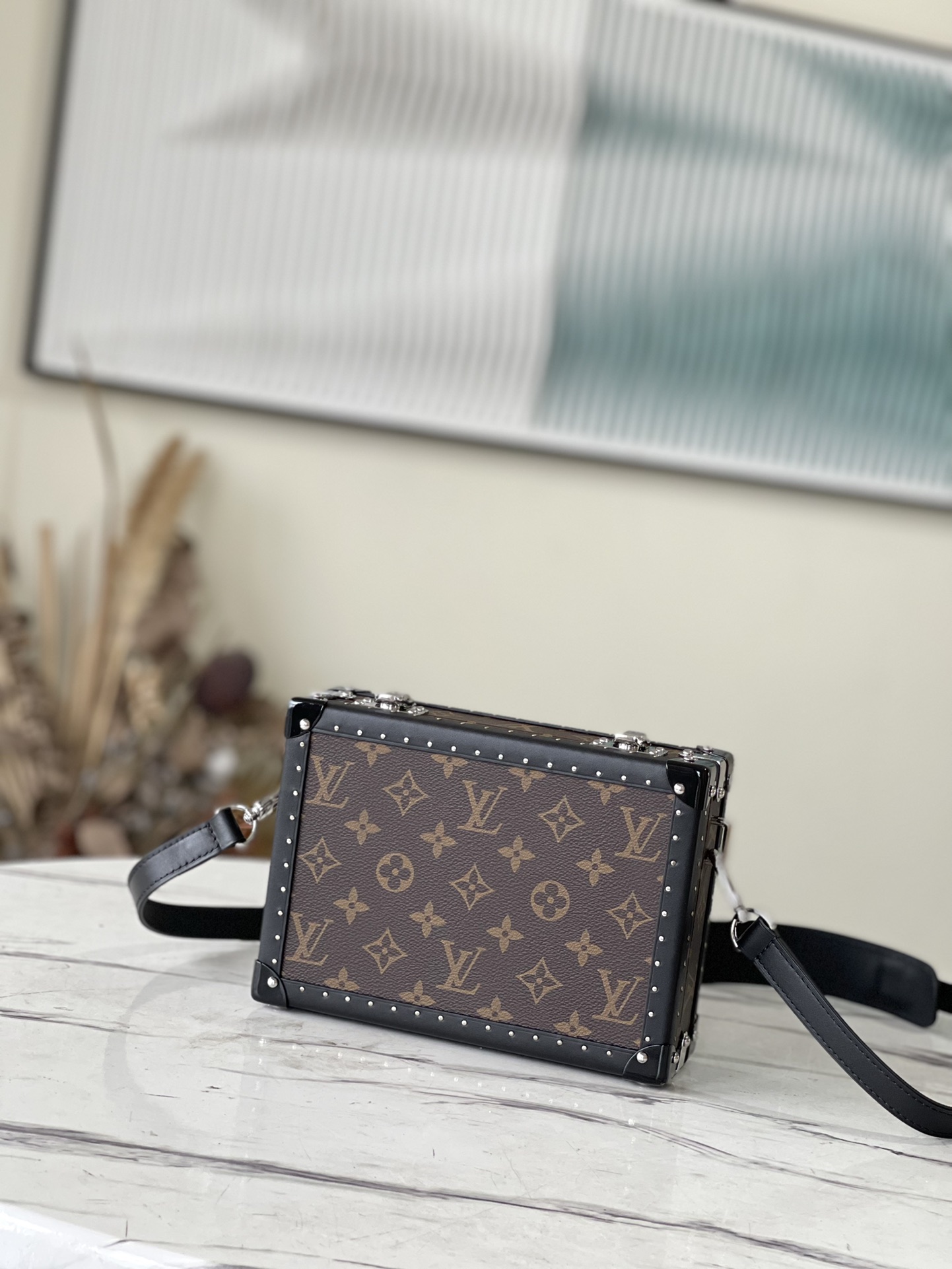 db9bf2_0f3682a055044a3a8dcea05035121179mv2.jpg Louis Vuitton Bag - Image 1