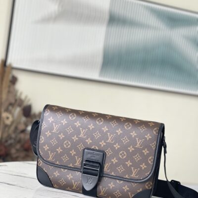 Louis Vuitton Archy Medium Messenger Bag in Monogram