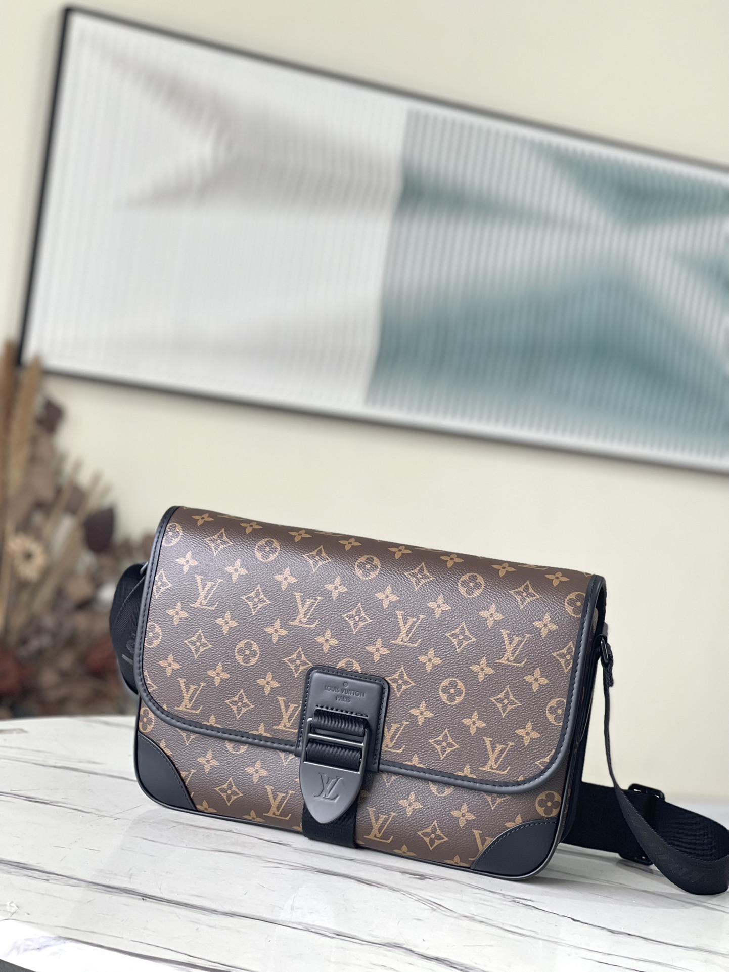 Louis Vuitton Archy Medium Messenger Bag in Monogram