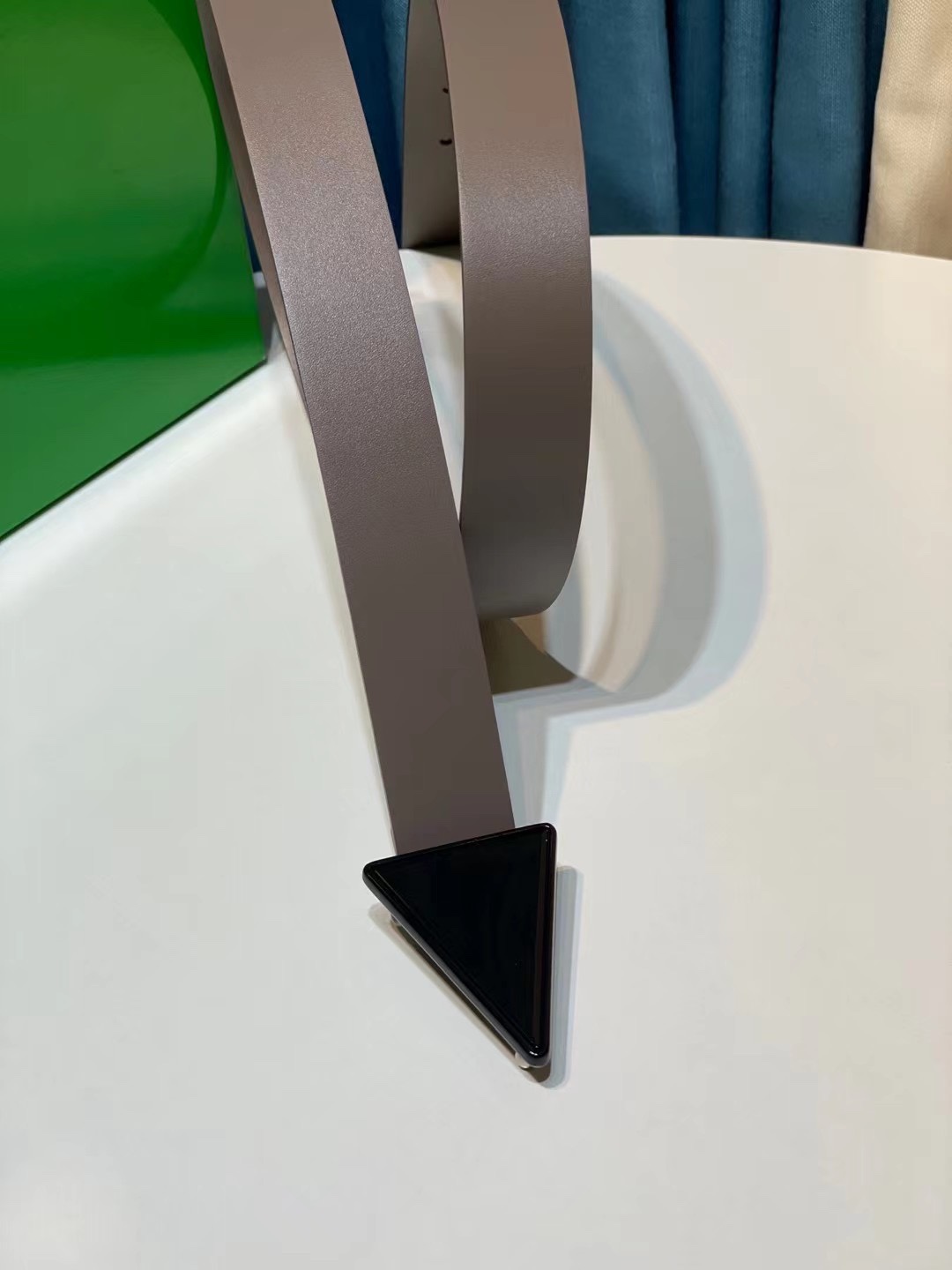 db9bf2_12fb9dbdc07841b2b67d9e1af075fdffmv2.jpg Bottega Veneta Triangular Buckle Leather Belt - Image 1