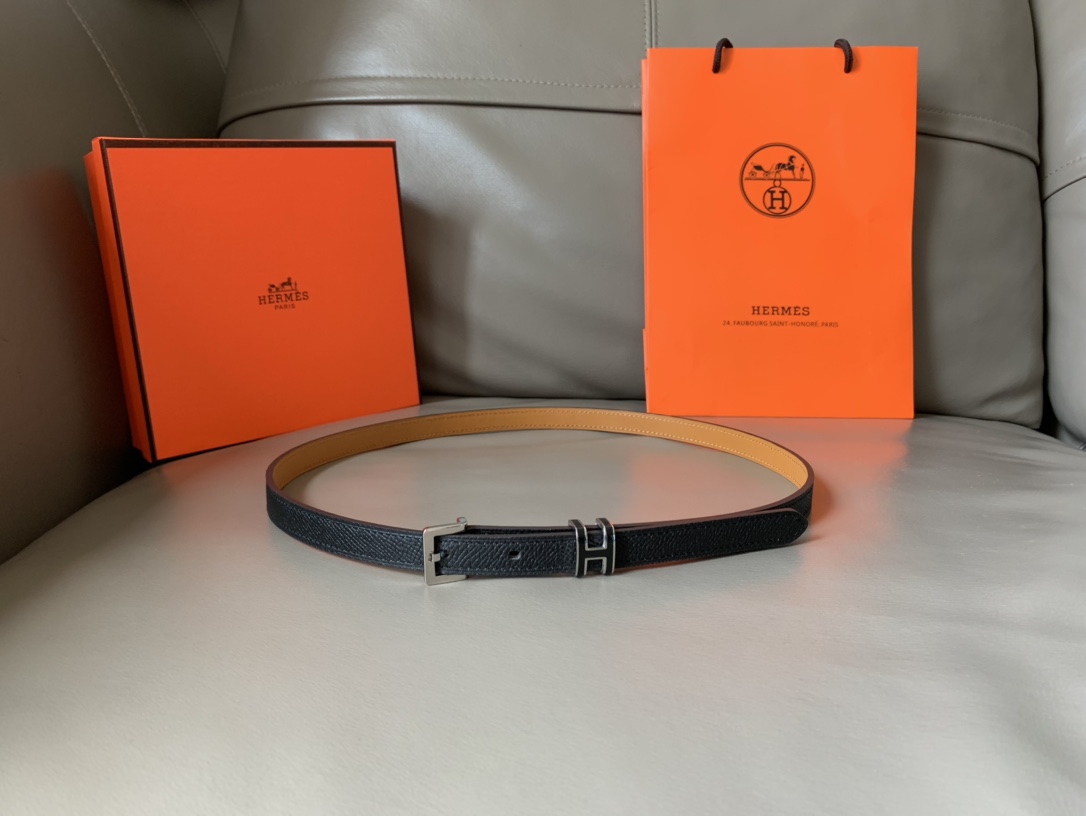 db9bf2_13754baa985b44c8b77b008e3837cb17mv2.jpg Hermès Pop H 15 Belt - Image 1