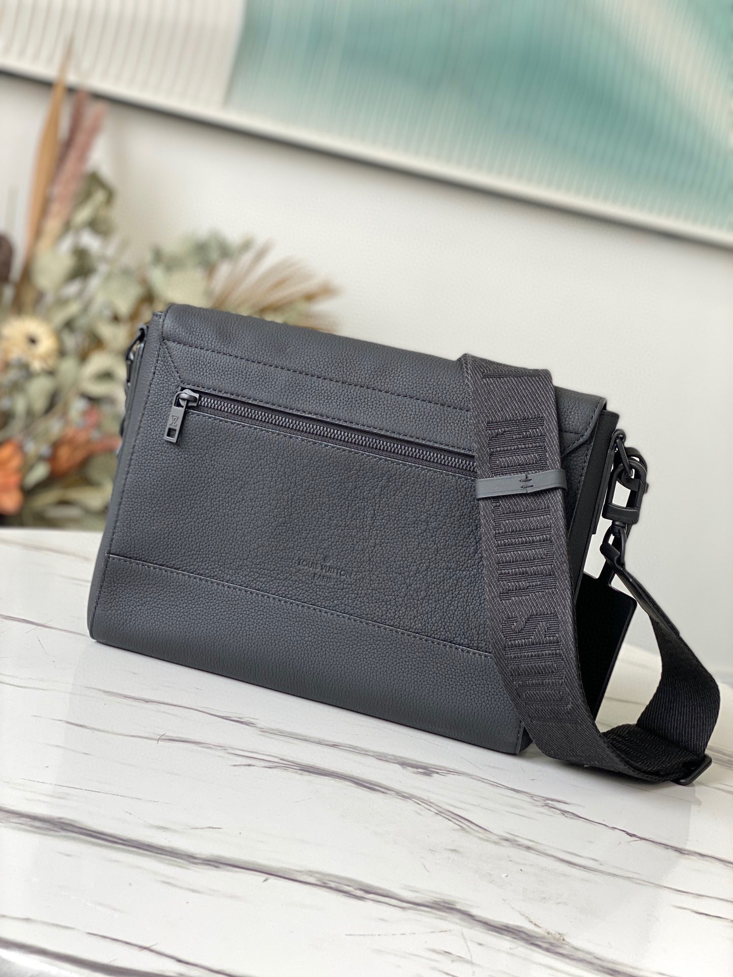 Louis Vuitton Aerogram Messenger Bag - Image 3