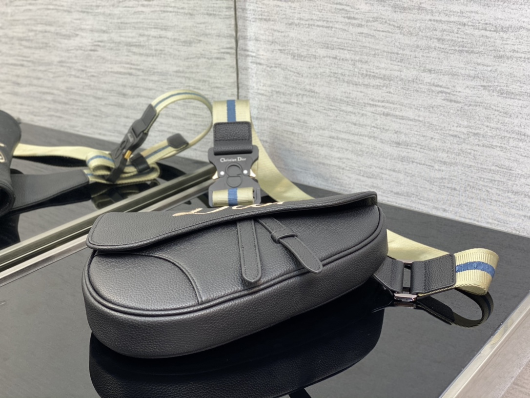 Dior Saddle Bag in Black - Image 8