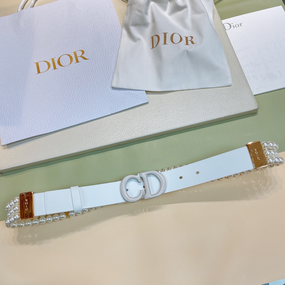 db9bf2_163512be7968421ebb9d03914e754b00mv2.jpg Dior Pearl and Leather Caro 20mm Belt - Image 1