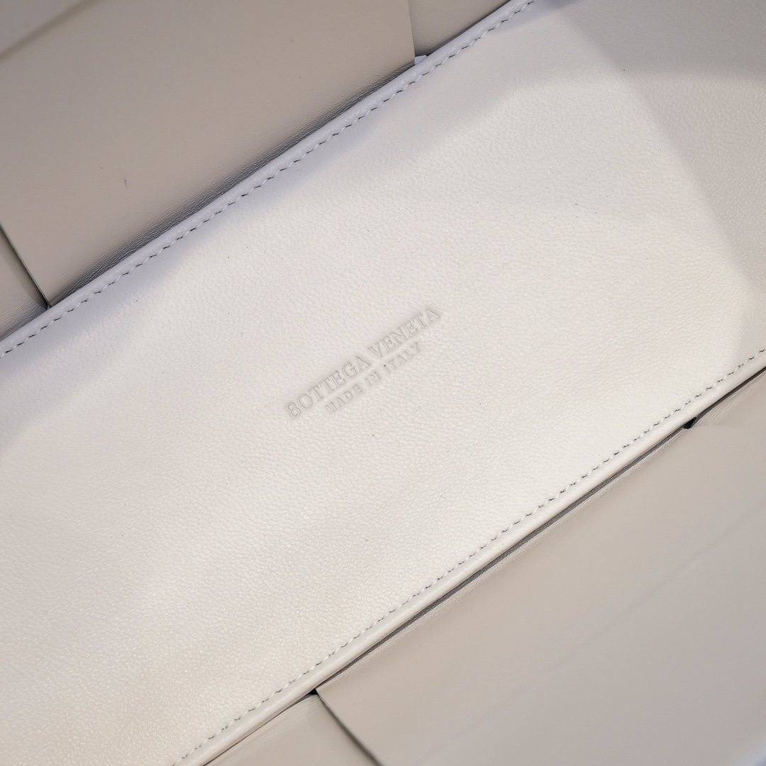Bottega Veneta Arco Bag in Black Lambskin - Image 9