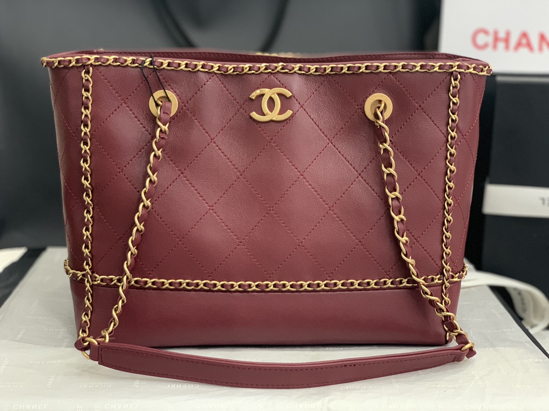 Chanel Small Leather Chain Shopping Bag in Burgundy - Image 5