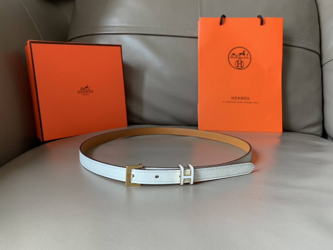db9bf2_17a0abf0ae764e439d6307ab81347bbemv2.jpg Hermès Pop H 15 Belt - Image 1