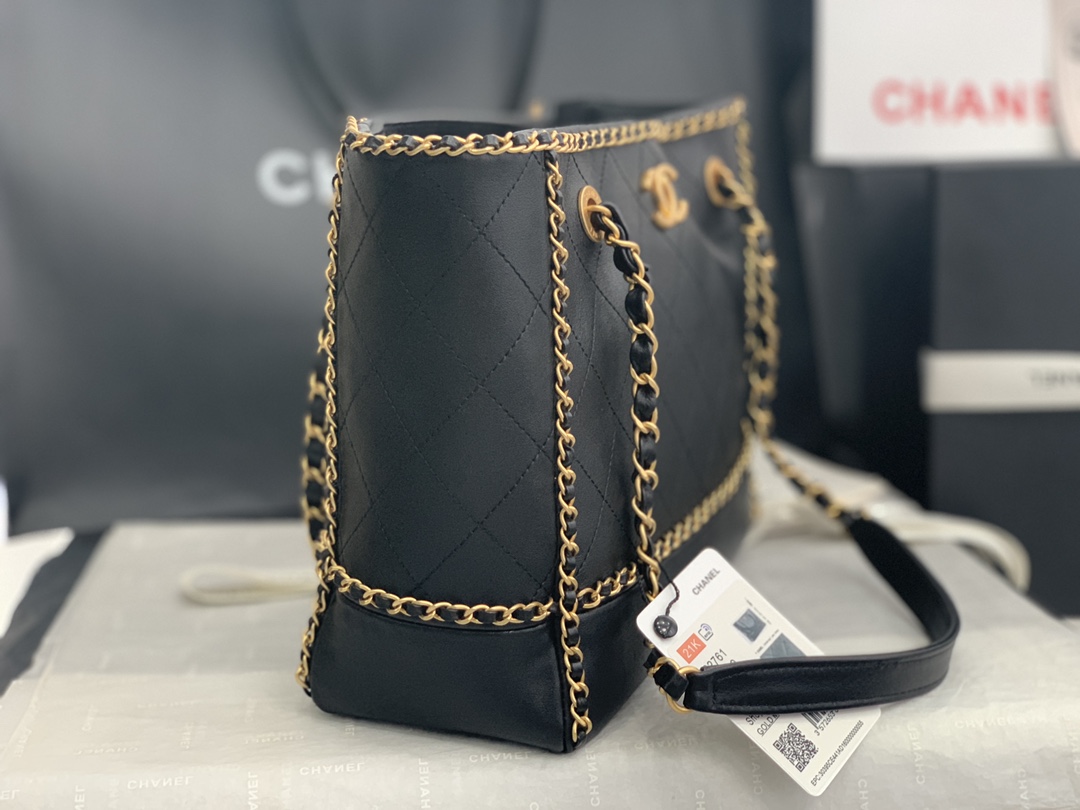 Chanel Small Leather Chain Shopping Bag in Black - Image 4