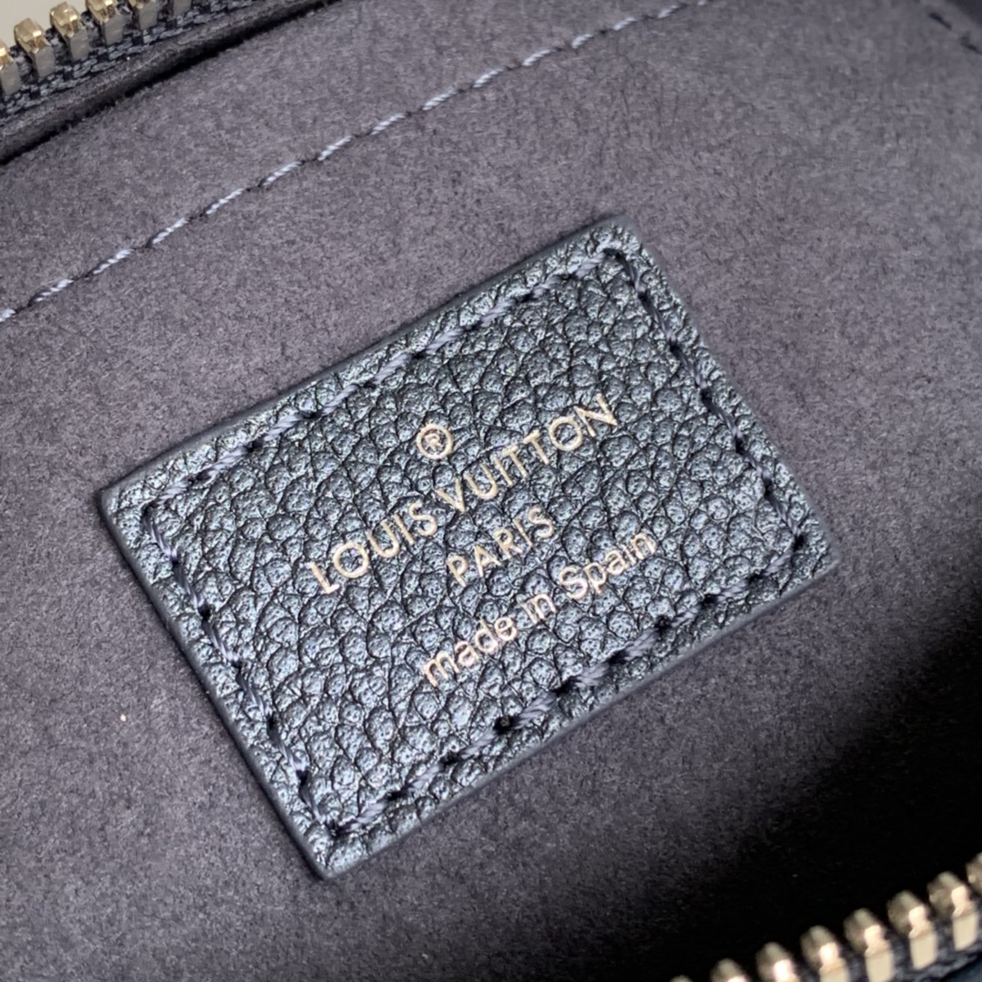 Louis Vuitton Blue Bandoulière 20 Bag - Image 9