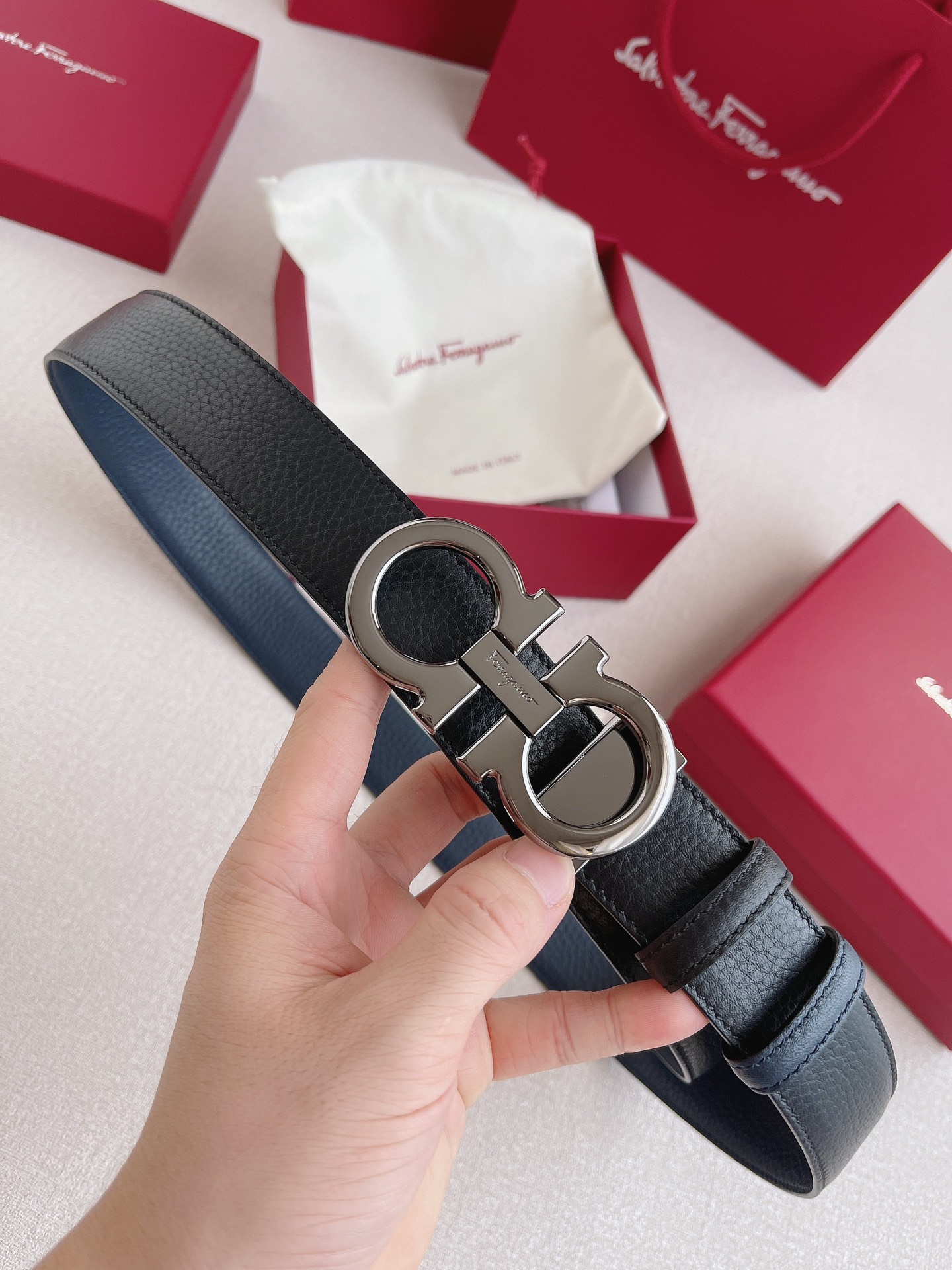 db9bf2_19364530a6f545dfa7e9cf31e1859852mv2.jpg Ferragamo Logo Buckle Double-sided Leather Belt - Image 1