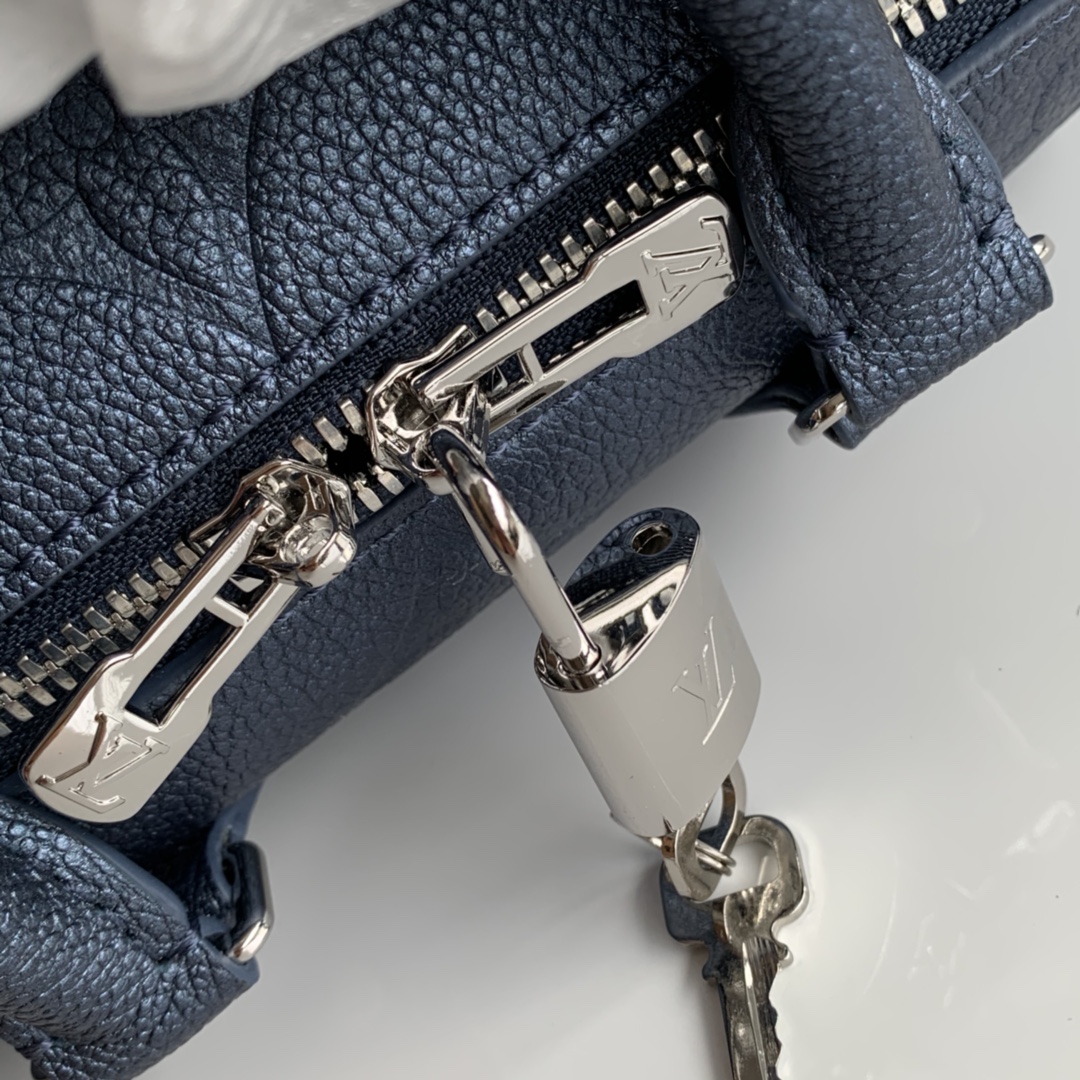 Louis Vuitton Blue Bandoulière 20 Bag - Image 5
