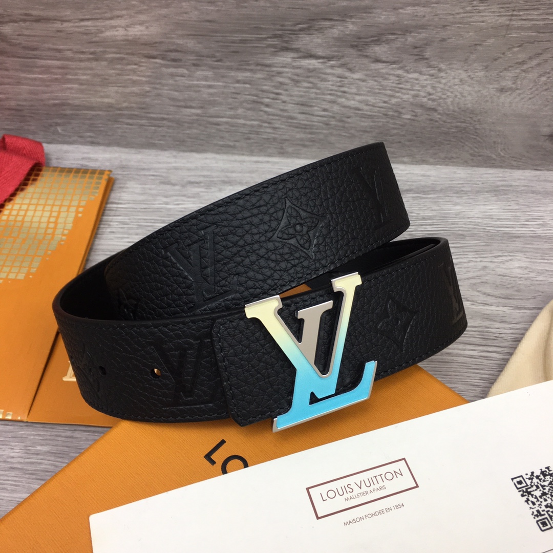 db9bf2_1b5b8e3376de41c1957a458bedddffd3mv2.jpg Louis Vuitton LV Letter Buckle 40mm Reversible Leather Belt - Image 1