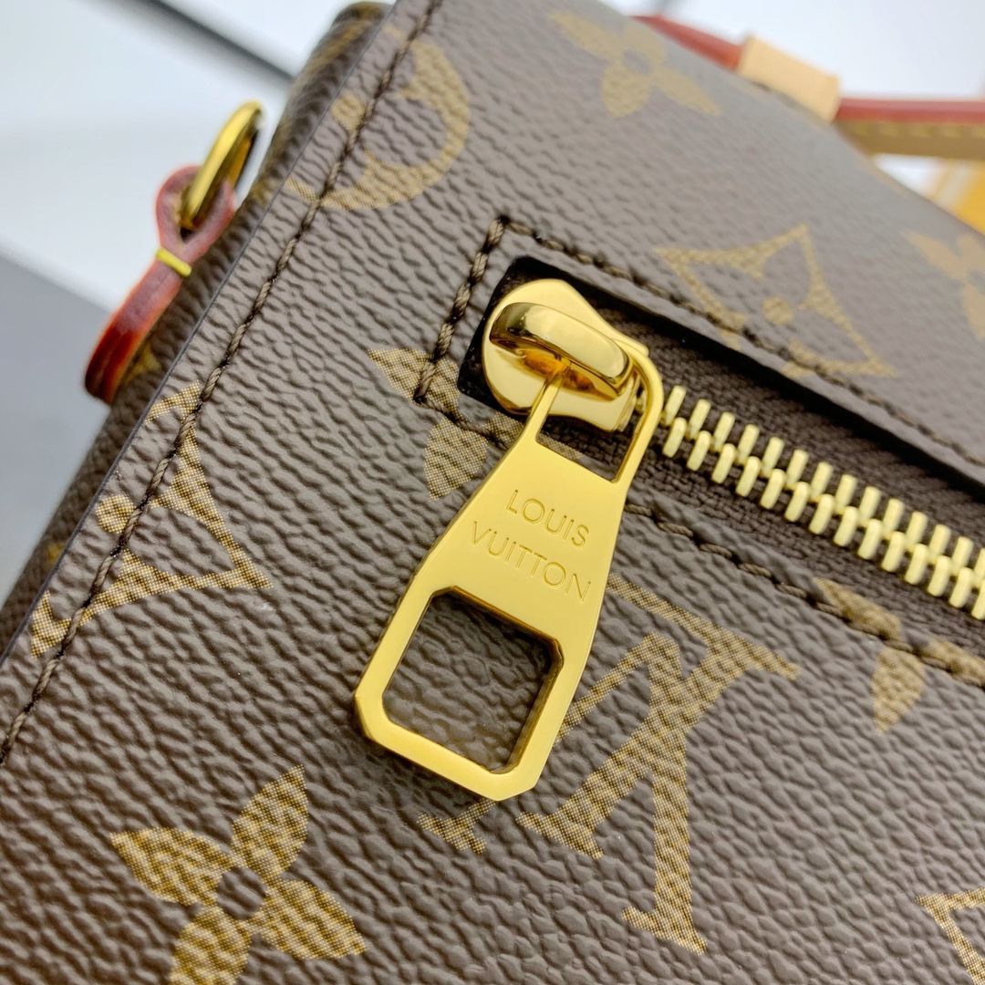 Louis Vuitton Pochette Metis Bag in Monogram Canvas - Image 9