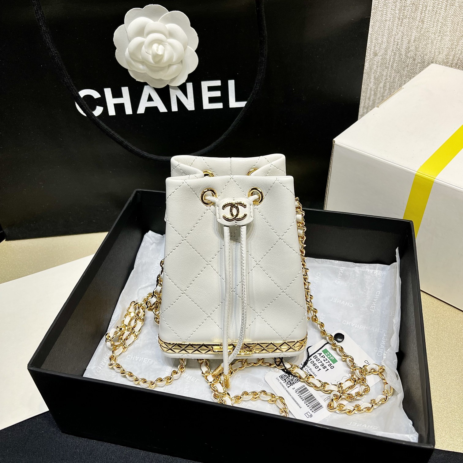 db9bf2_1d7caba0d4fc4000a9dddcd491818bffmv2.jpg Chanel Bag - Image 1