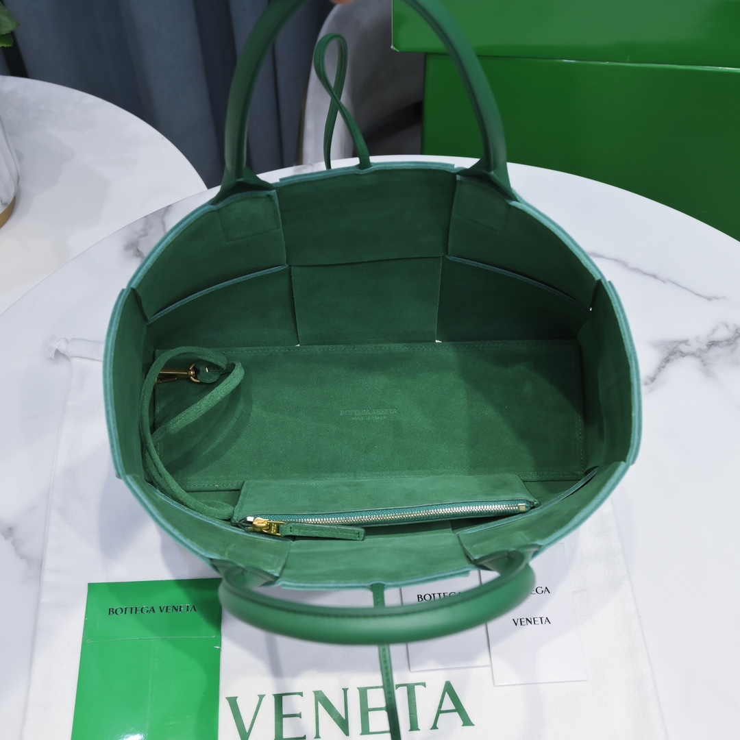 Bottega Veneta Arco Bag in Malachite Green Lambskin - Image 7