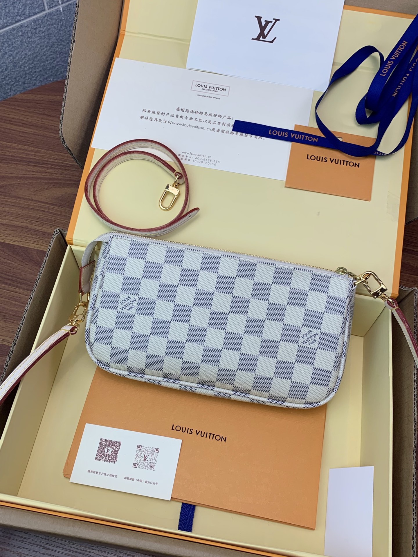 db9bf2_1f15b9ac534b415fa5d9a5eb451112a2mv2.jpg Louis Vuitton Bag - Image 1