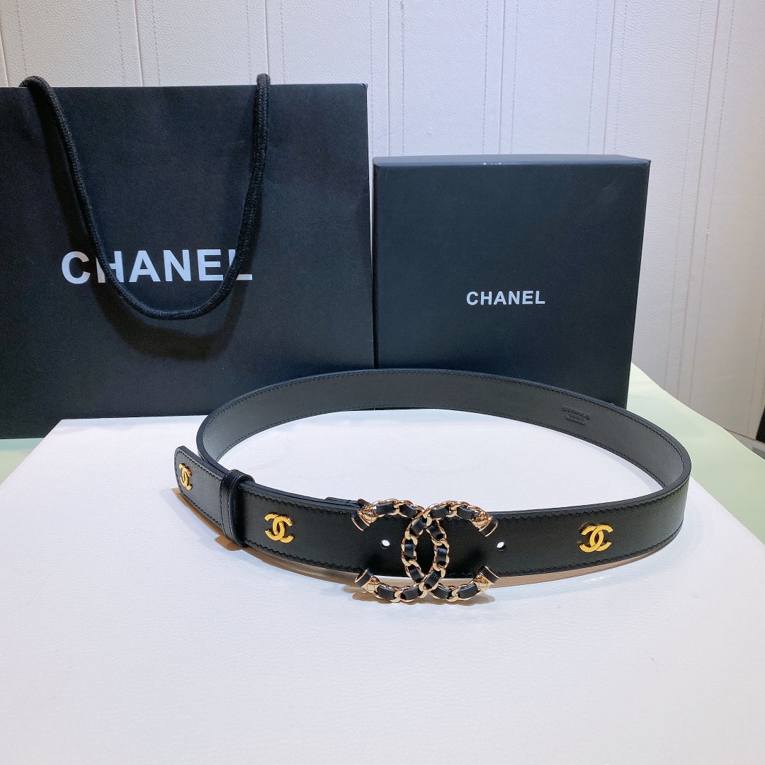 db9bf2_21adcdf41aa745f29f95bb8eaff43cb3mv2.jpg Chanel CC Chain Buckle Leather Belt - Image 1
