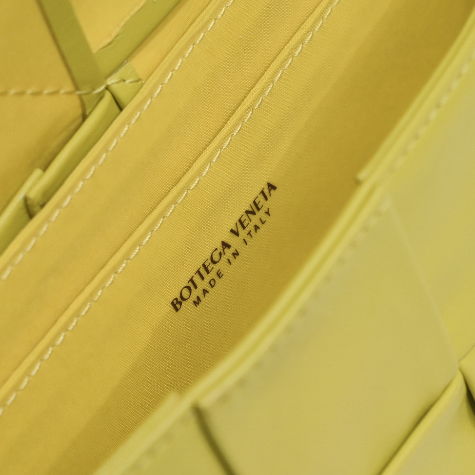 Bottega Veneta Bag - Image 9