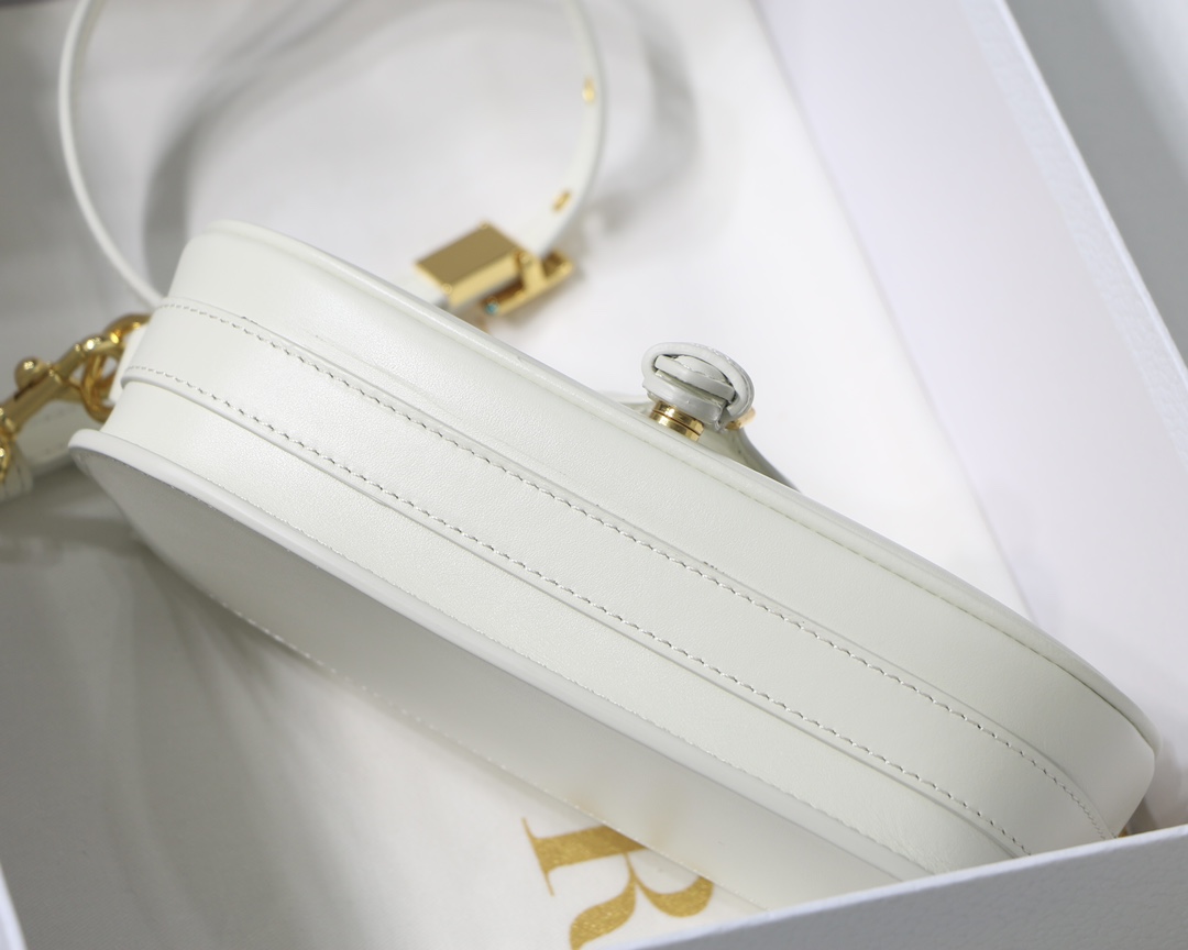 Dior Bobby East-West Underarm Bag in White Calfskin - Image 6