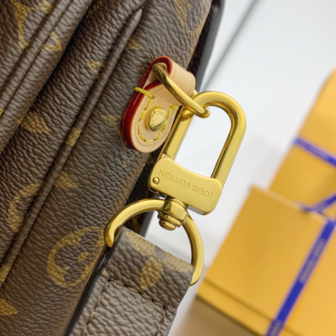 Louis Vuitton Pochette Metis Bag in Monogram Canvas - Image 8