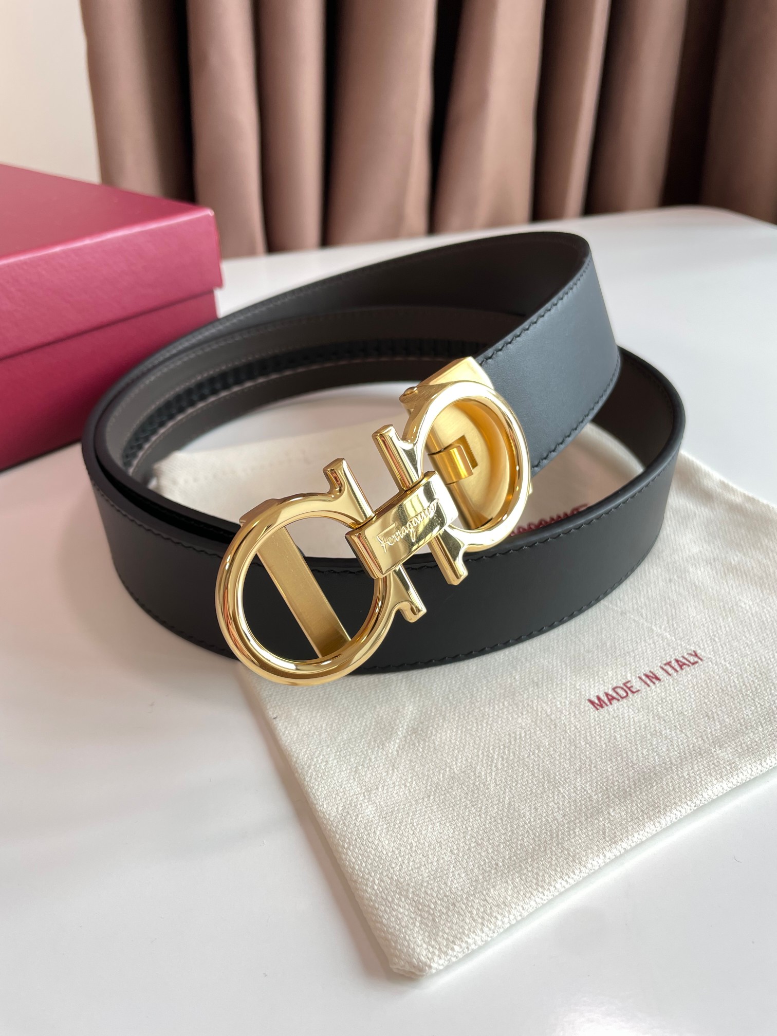 db9bf2_27d862673b01433c8bf0c8e7a9ff8f10mv2.jpg Ferragamo Adjustable Gancini Leather Belt - Image 1