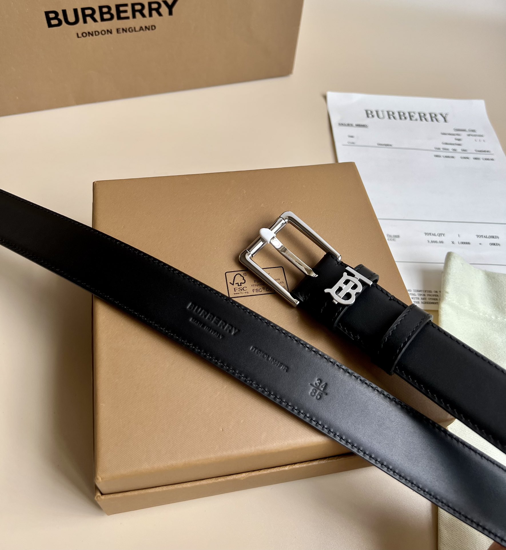 db9bf2_27fe0468d07e478b9a199863fb338248mv2.jpg Burberry Classic Buckle Leather Belt - Image 1