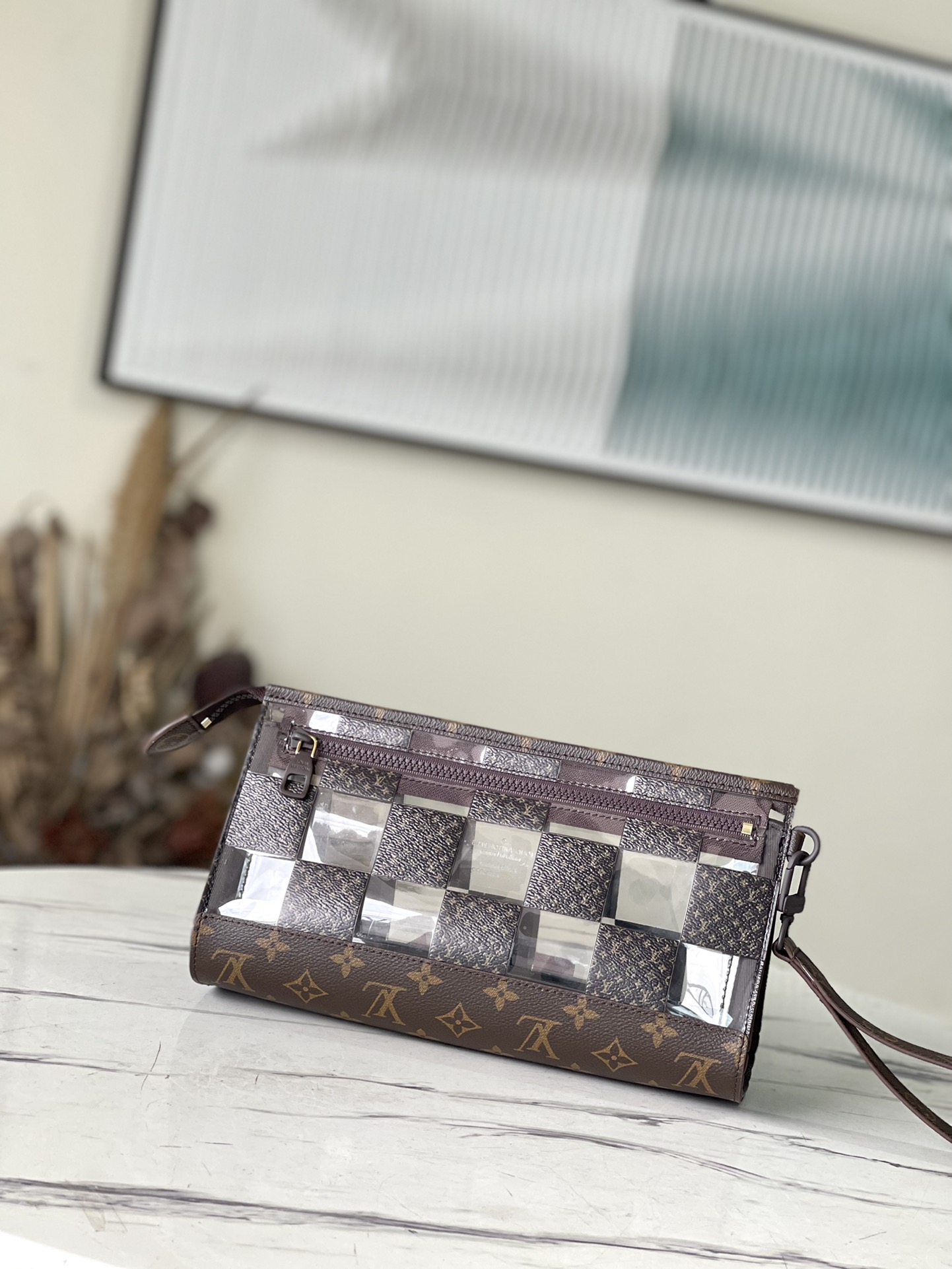 db9bf2_28c08ee7341f4309852f1d96d951a862mv2.jpg Louis Vuitton Bag - Image 1