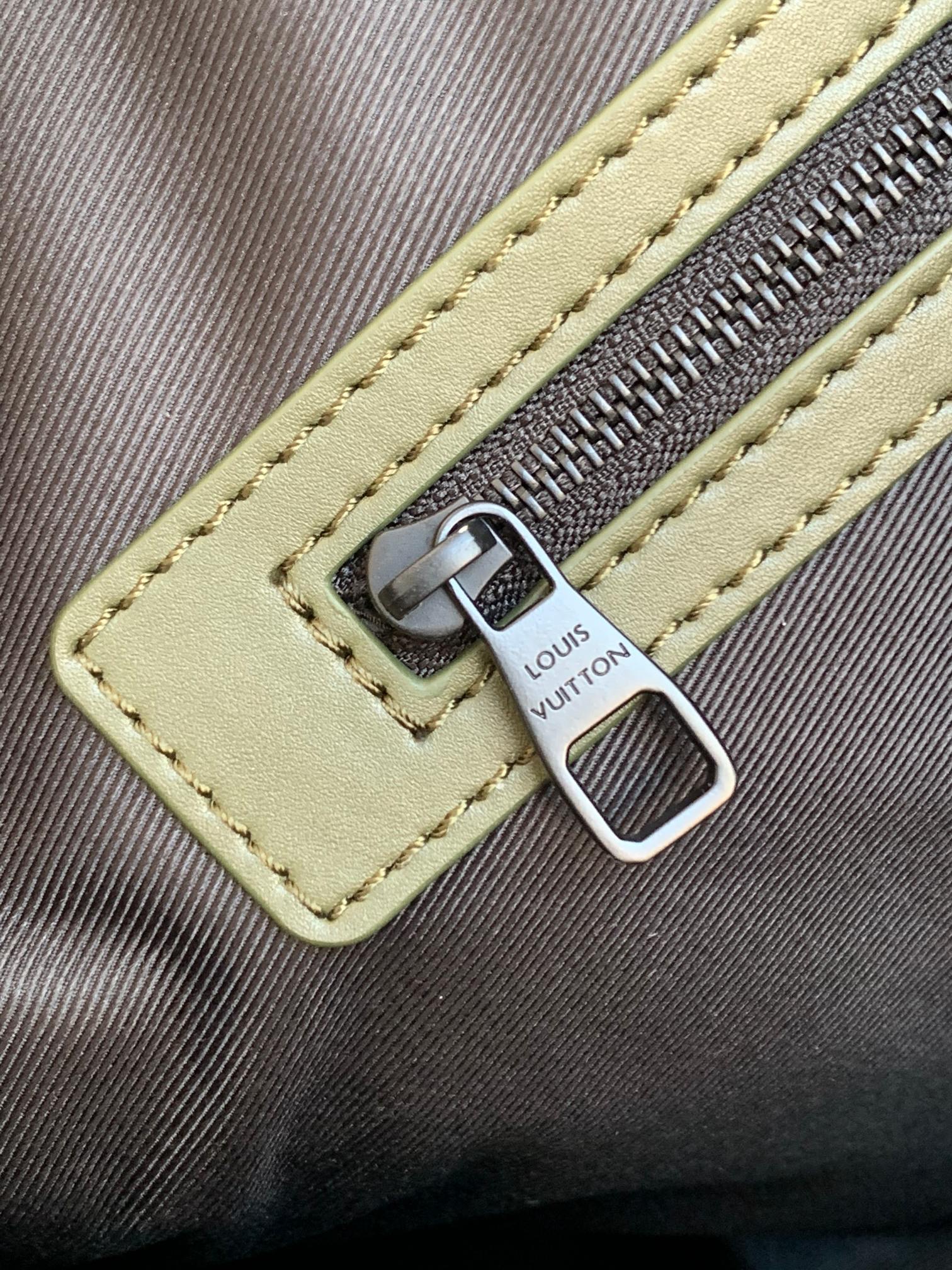 Louis Vuitton Keepall Bandoulière Travel Bag - Image 9