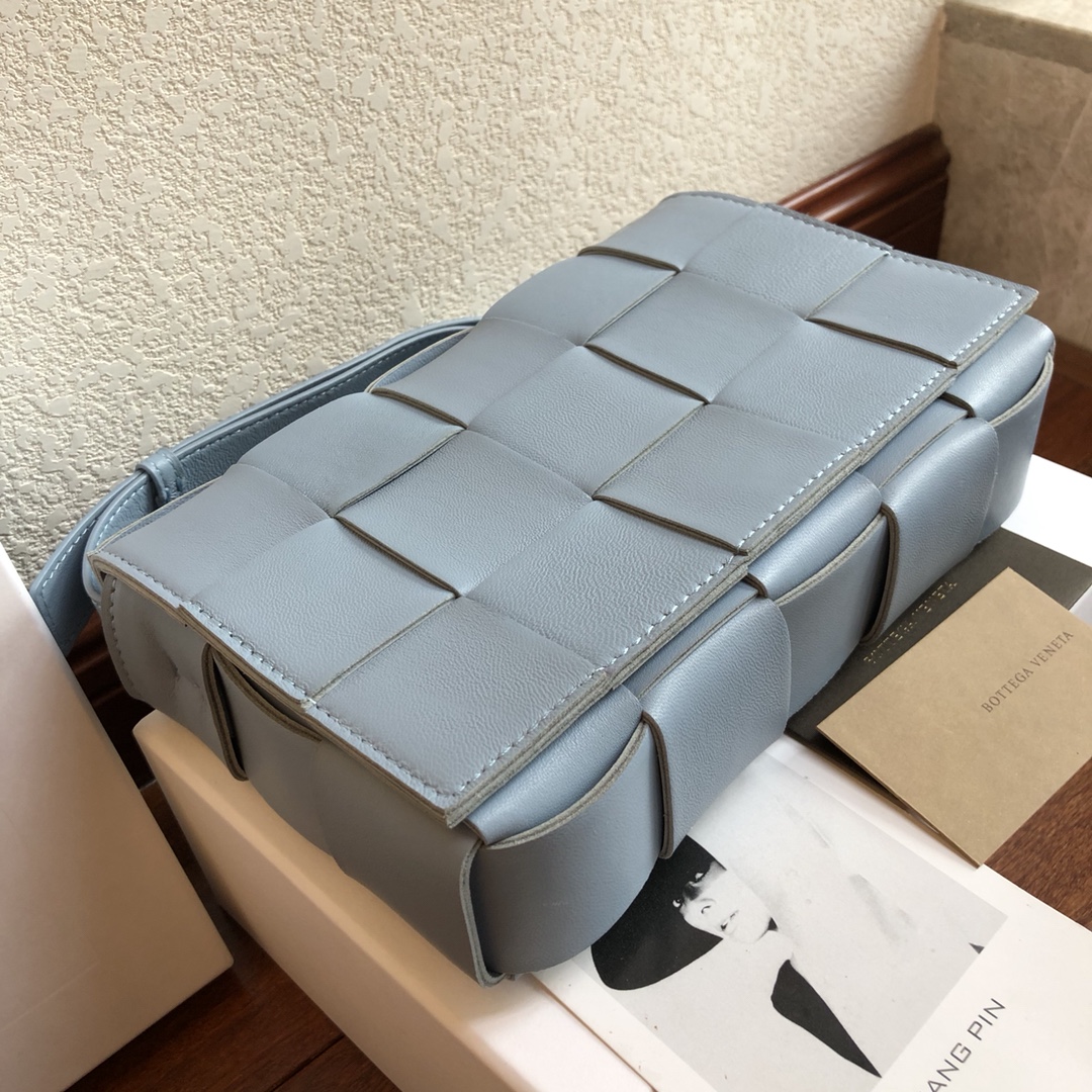 Bottega Veneta Woven Messenger Bag - Image 5