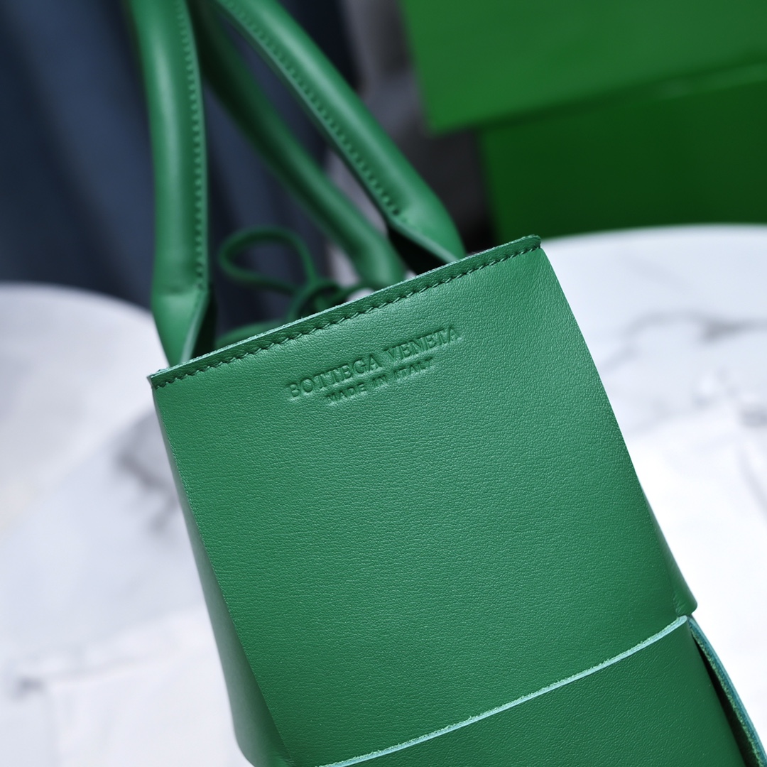 Bottega Veneta Arco Bag in Malachite Green Lambskin - Image 6