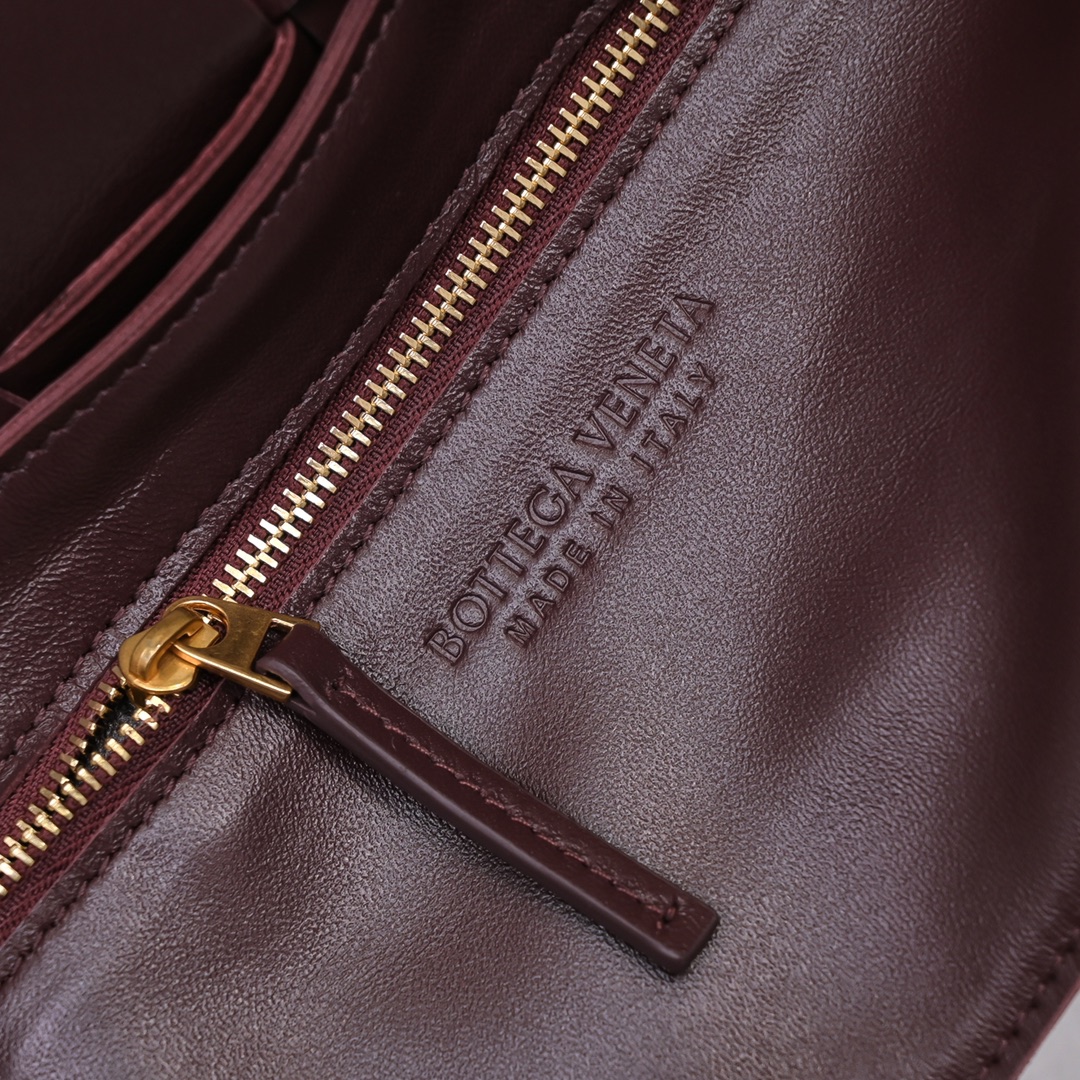 Bottega Veneta Bag - Image 8