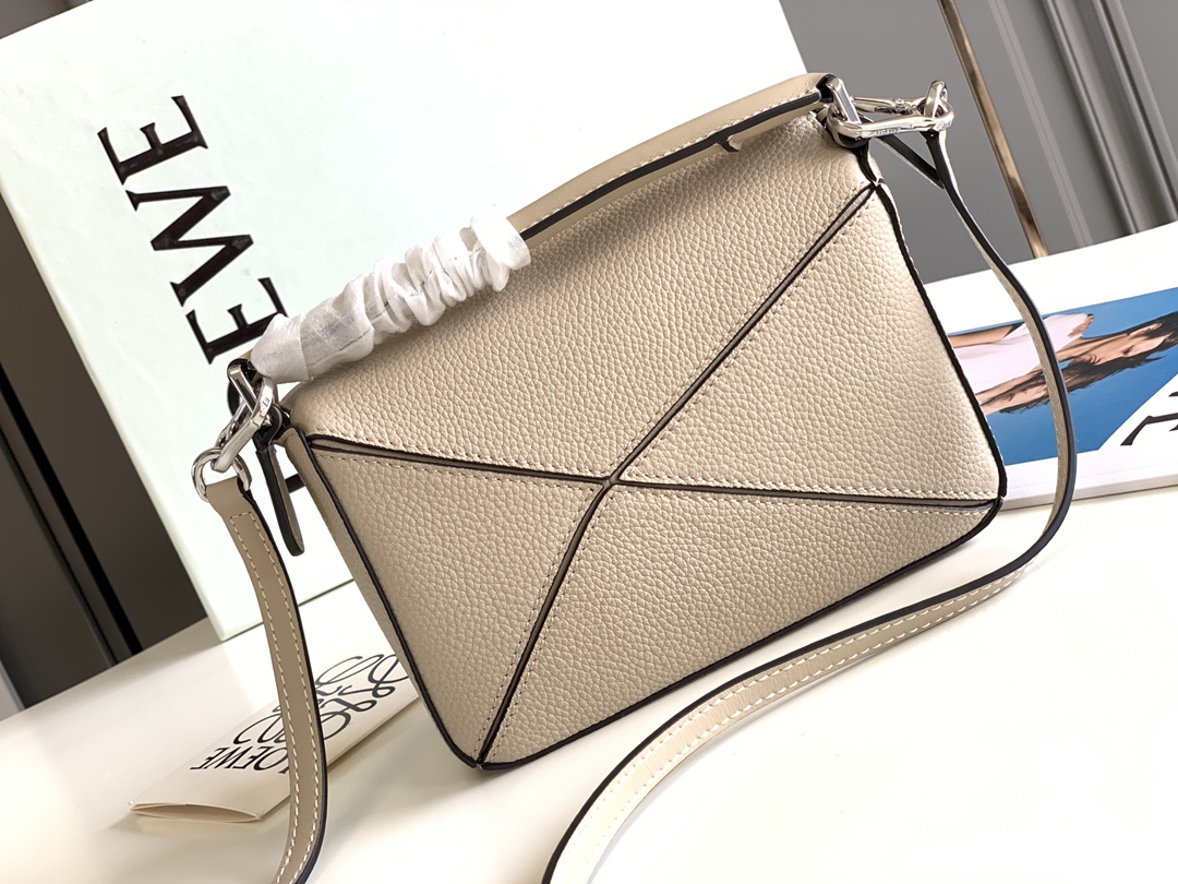 Loewe Bag - Image 3