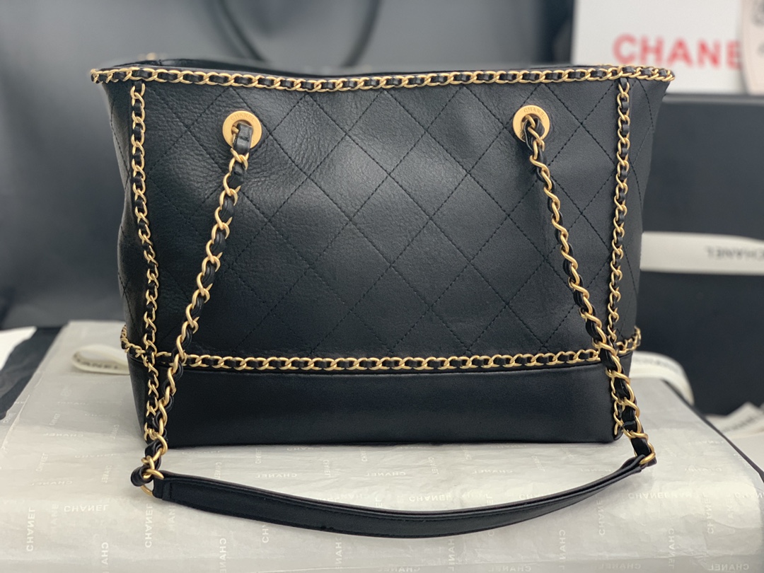 Chanel Small Leather Chain Shopping Bag in Black - Image 5