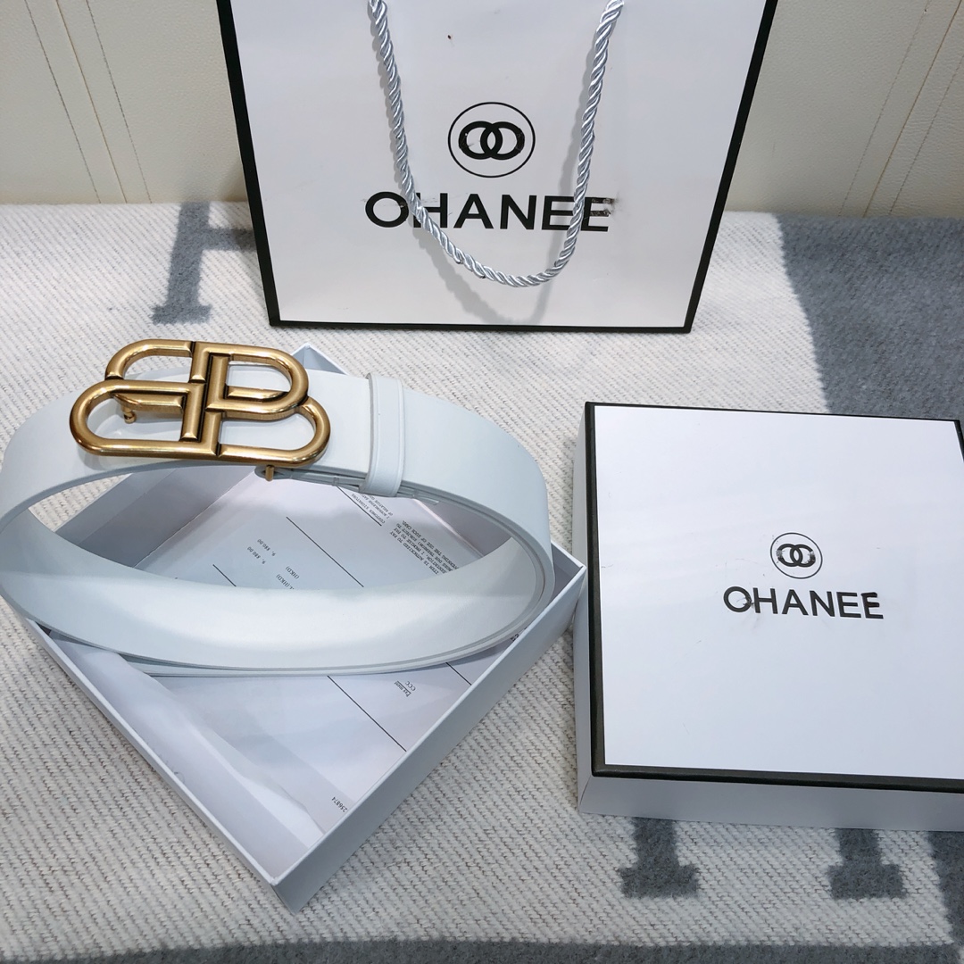 db9bf2_2eaefb39a7004aac9d6191d75bd0a9admv2.jpg Balenciaga Belt - Image 1