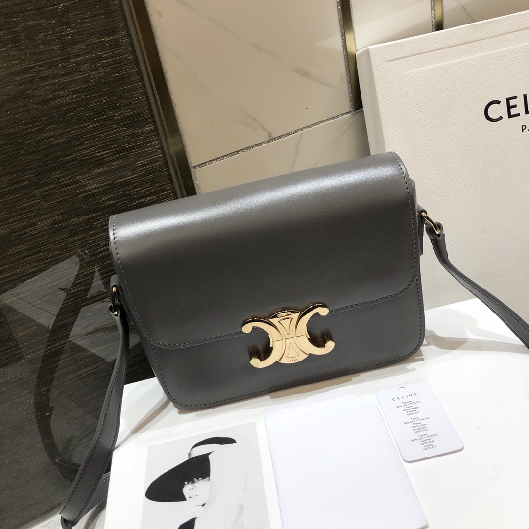 db9bf2_2eef4eaed734485db9d5f1d9b803f04dmv2.jpg Celine Arc de Triomphe Double C Buckle Leather 18 Bag - Image 1