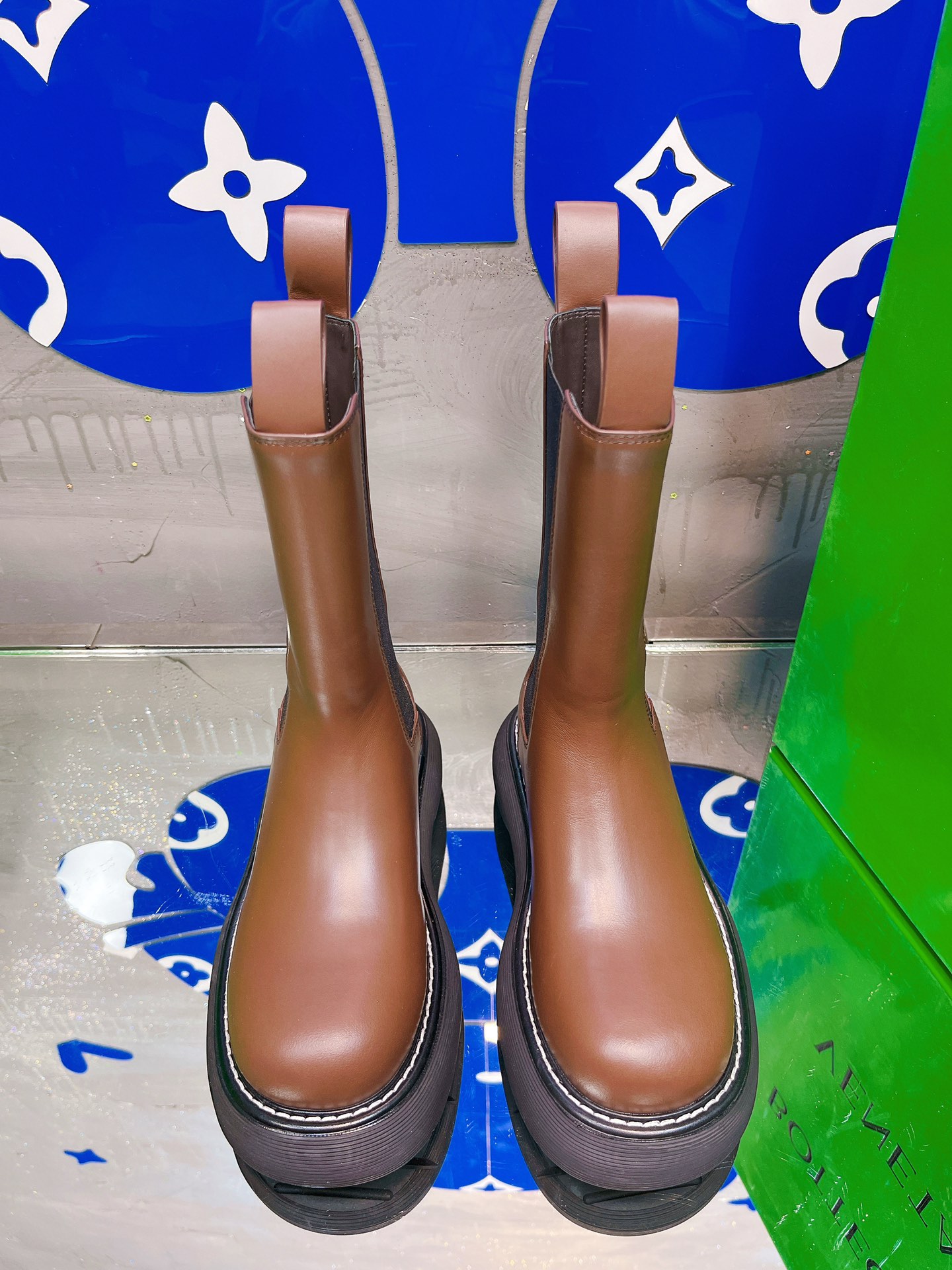 db9bf2_2f375e9adc6c47bd95ecec10202b8cdemv2.jpg Bottega Veneta Shoes - Image 1