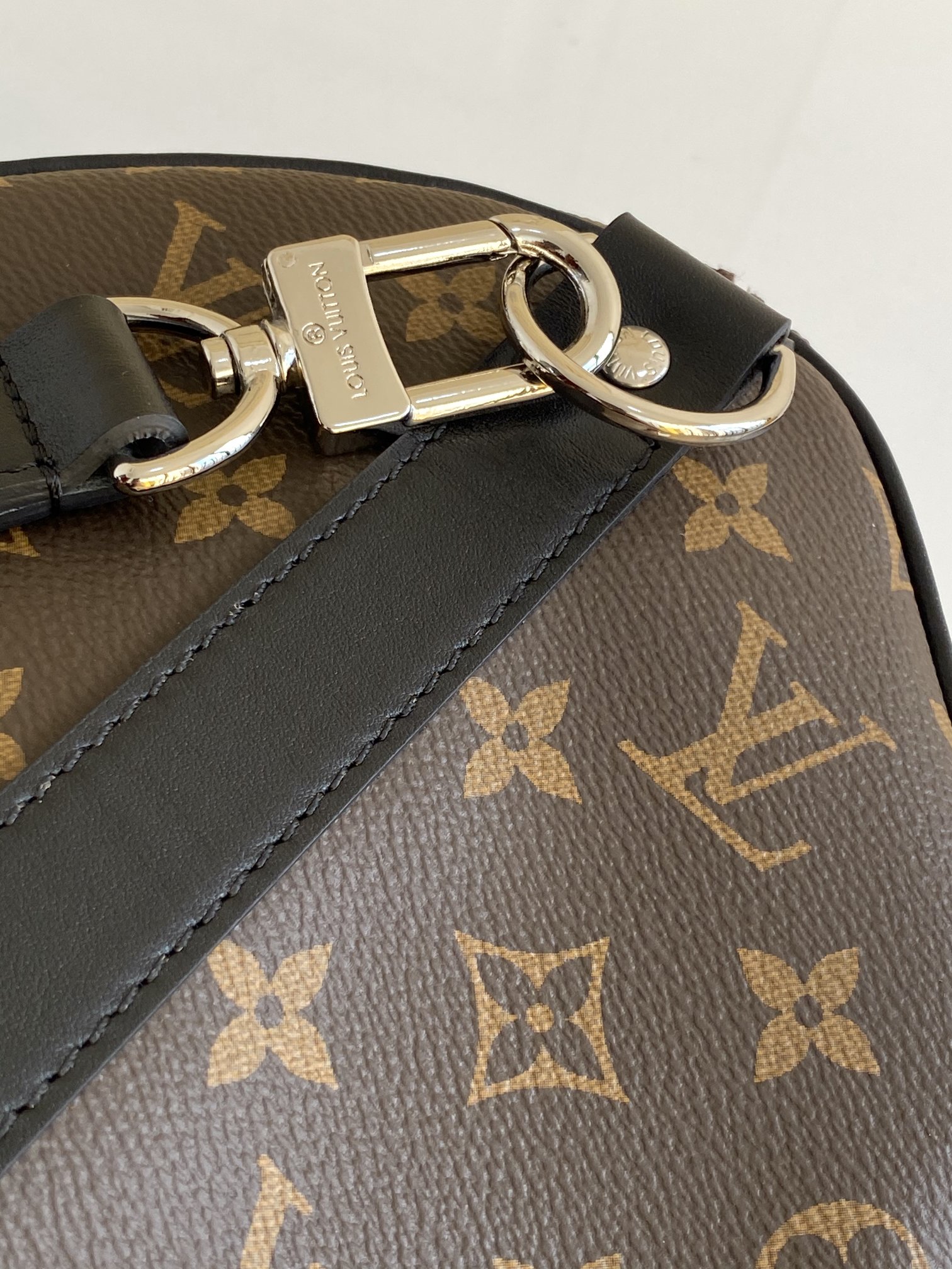 Louis Vuitton Classic Keepall 45 Bag in Damier Graphite Canvas - Image 8