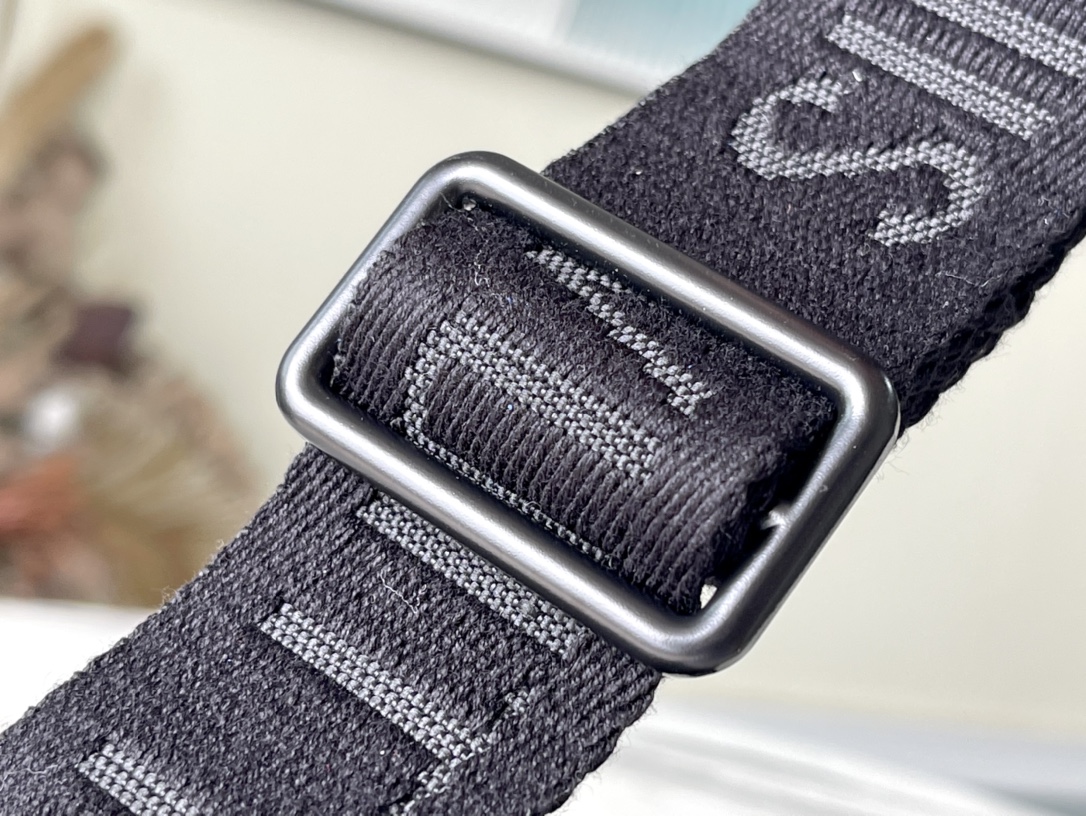 Louis Vuitton Shouder Strap Phone Case - Image 6