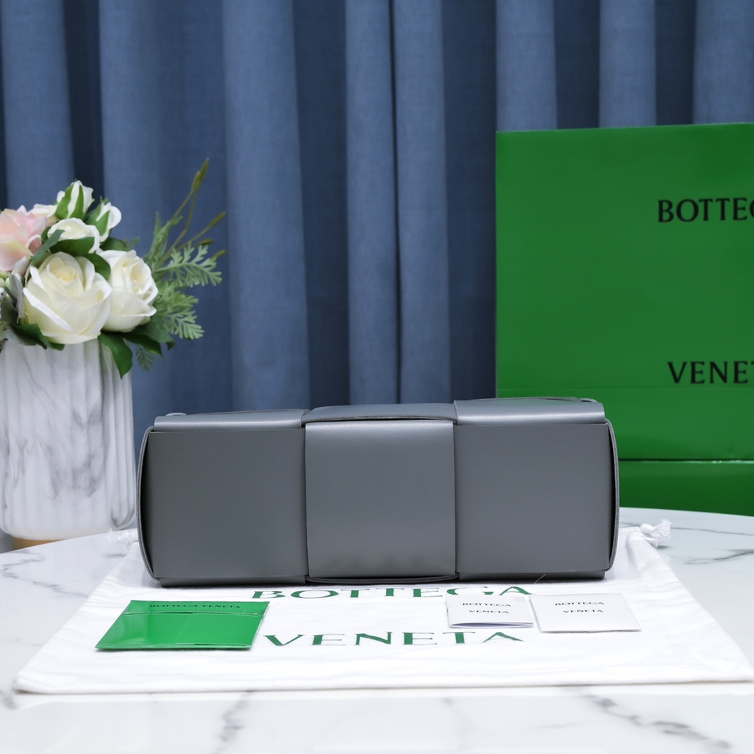 Bottega Veneta Arco Bag in Grey Lambskin - Image 5