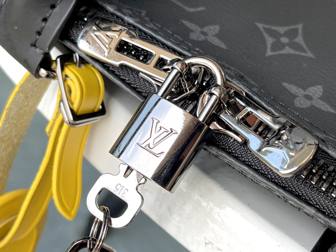 Louis Vuitton Keepall 45 Travel Bag in Monogram Eclipse - Image 6