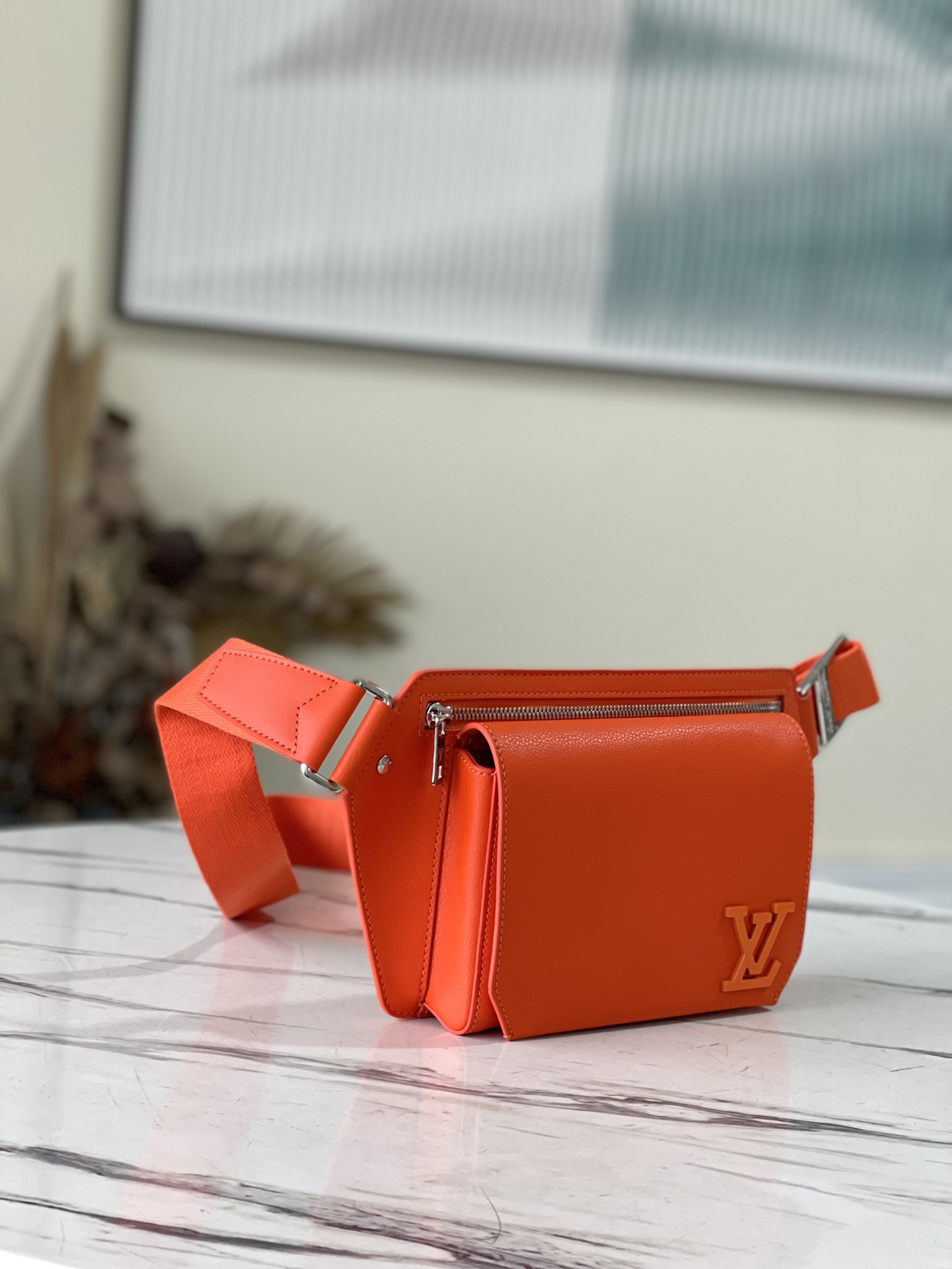 Louis Vuitton Aerogram Shoulder Bag in Flame Orange - Image 4