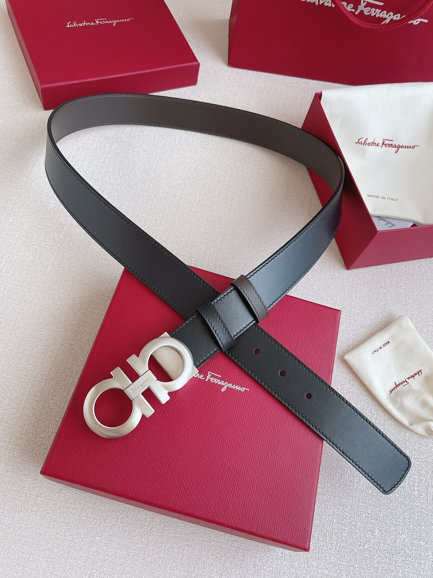 db9bf2_3bfa999cbdfc42d7b41714801a2a15c1mv2.jpg Ferragamo Gancini Buckle Leather Belt - Image 1